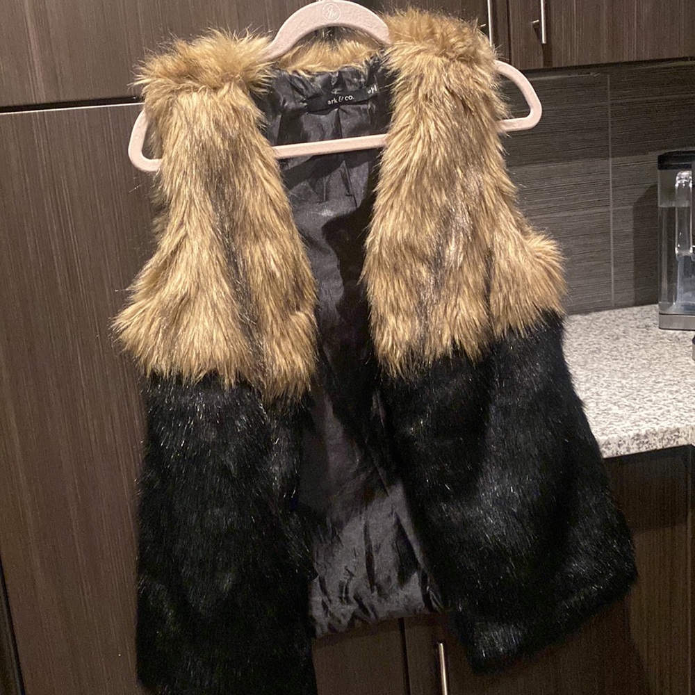 ARK & CO Brown & Black Faux Fur Vest 🖤